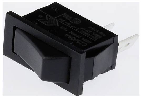 Ein schwarzer Wippschalter mit Metallanschlüssen für elektrische Verbindungen. Er verfügt über Beschriftungen für Ein/Aus und ist für die Montage auf einer Platte konzipiert.
