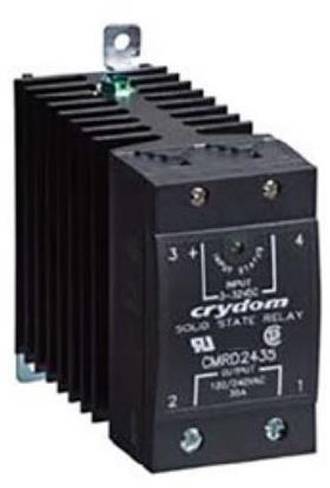 'Crydom CMRD2435' Halbleiterrelais mit schwarzem Kühlkörper, konzipiert für elektrische Anwendungen, mit einer Nennspannung von 240 Volt und einer Stromstärke von 35 Ampere.