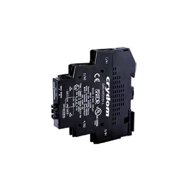 Elektrisches Relais in schwarzem Gehäuse mit Angaben zu Spannung und Modellnummer, verwendet in industriellen Steuerungen.