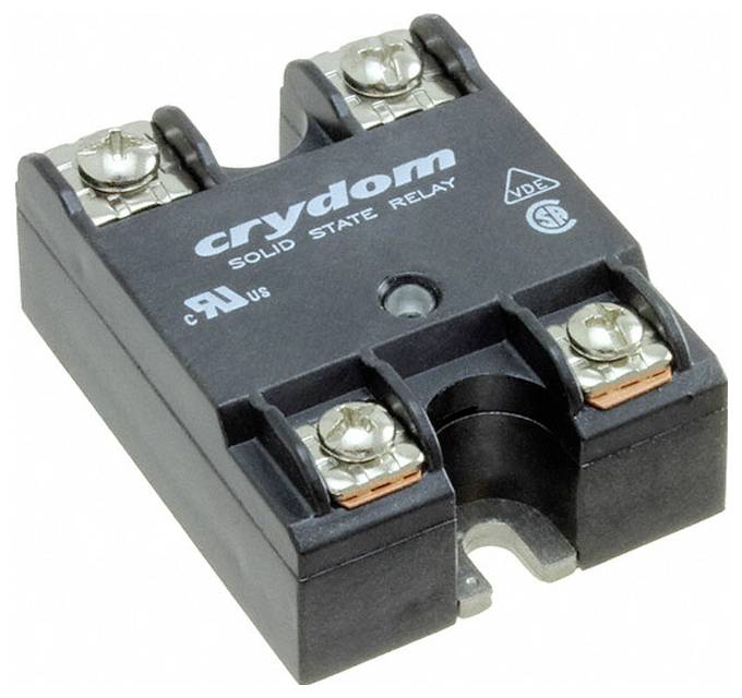 Halbleiterrelaisgerät mit vier Schraubklemmen, mit der Aufschrift „Crydom Solid State Relay" beschriftet und mit Zertifizierungszeichen auf seiner Oberfläche versehen.