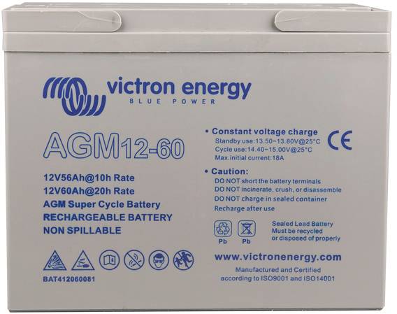 Batterie von Victron Energy mit der Aufschrift 'AGM12-60', technischen Spezifikationen und Nutzungshinweisen auf der Vorderseite.