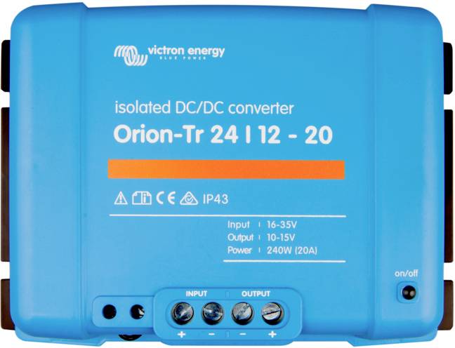 Blauer Gleichspannungswandler 'Orion-Tr 24 | 12-20' von Victron Energy. Eignet sich für Eingangsspannungen von 16-35V und Ausgang von 10-15V.