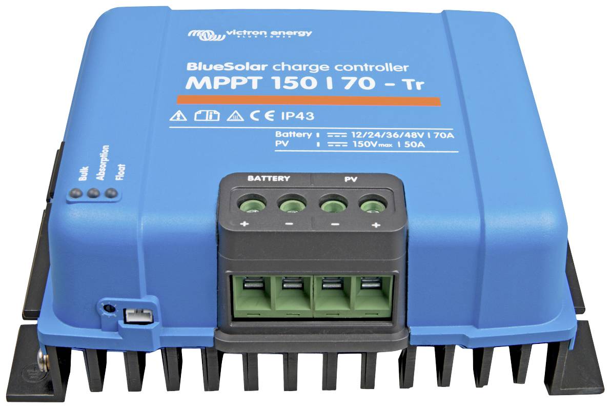 Ein blauer MPPT-Laderegler mit der Beschriftung 'BlueSolar charge controller MPPT 150 I 70 - Tr', geeignet für Solarenergie-Systeme.