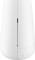 Ein weißer, schlanker, zylinderförmiger WLAN-Router mit minimalistischem Design und drei Steuerknöpfen an der Unterseite.
