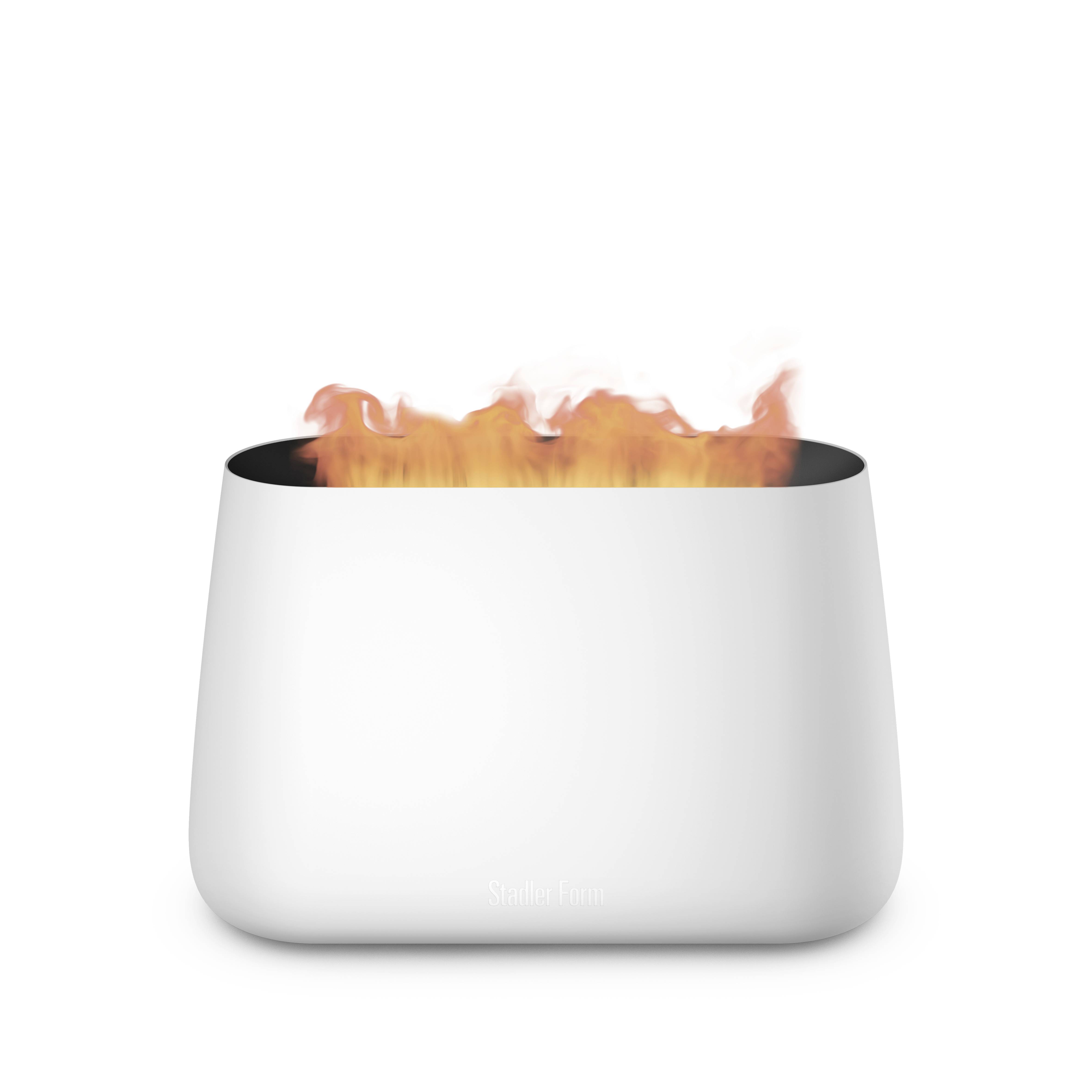 Ein kleiner, moderner weißer Tischkamin mit sichtbaren Flammen. Das Design ist schlicht und elegant, geeignet für gemütliche Innenräume.