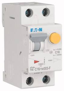 Ein zweipoliger Schutzschalter von Eaton mit einer gelben Prüftaste und einem Kippschalter. Modellnummer PXX-C16/1N/003-F.