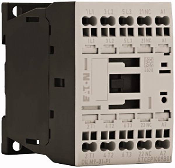 Ein elektrischer Schaltschütz mit mehreren Anschlussklemmen, geeignet für Steuerkreise, mit der Kennzeichnung ‚Eaton‘ auf der Vorderseite.