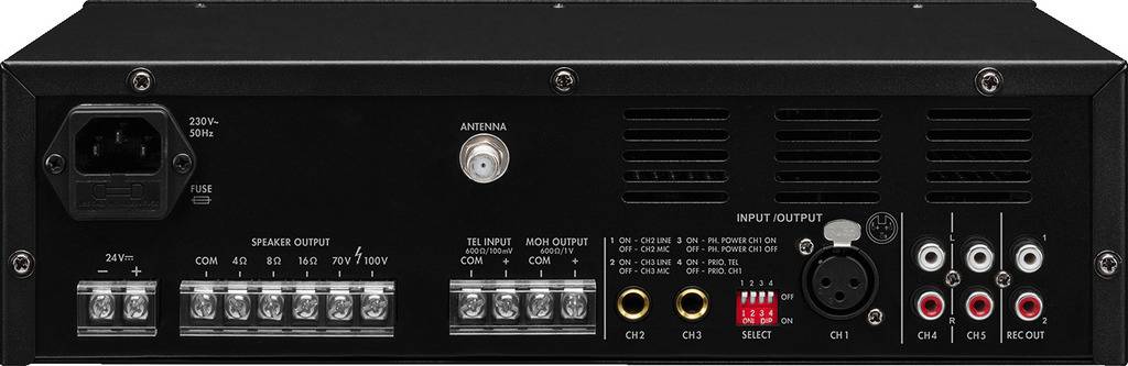 Rückansicht eines Audiogeräts mit diversen Anschlüssen: Stromkabelbuchse, Lautsprecherausgänge, Antennenanschluss und verschiedene Audioeingänge.