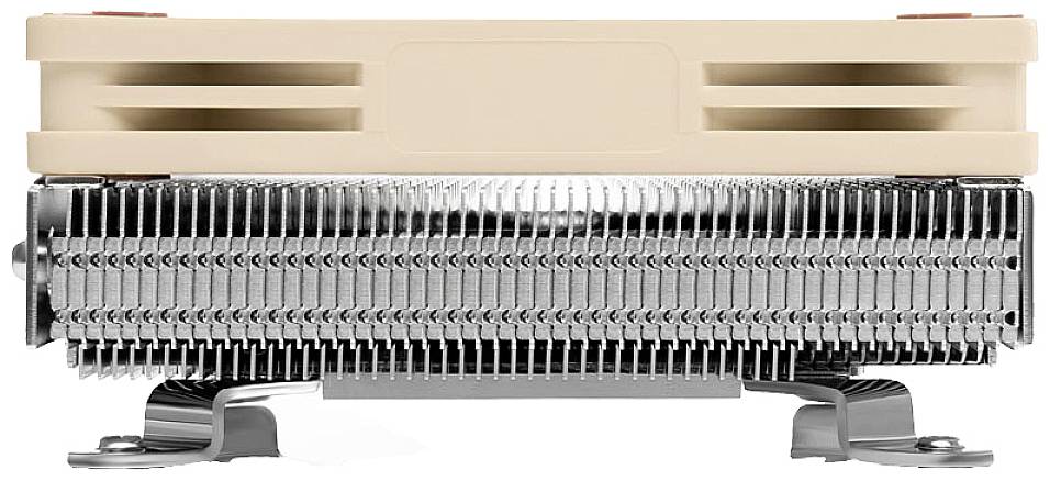 Ein kompakter CPU-Kühler mit einem Lüfter auf einem Aluminium-Kühlkörper. Der Kühler ist flach und verfügt über Montagesockel.