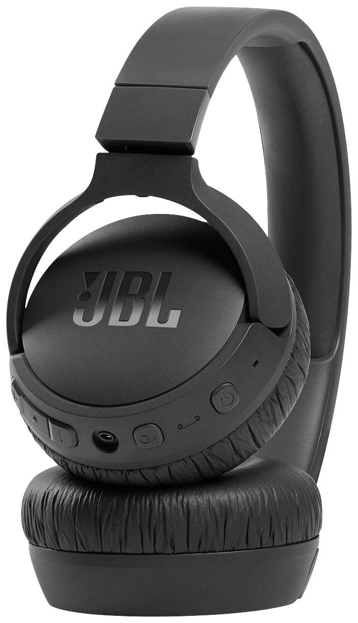 Schwarze kabellose Over-Ear-Kopfhörer mit dem Logo auf der Ohrmuschel.