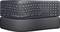 Ergonomische Tastatur mit geteiltem Design und gepolsterter Handballenauflage zur Unterstützung beim Tippen und zur Reduzierung der Belastung.