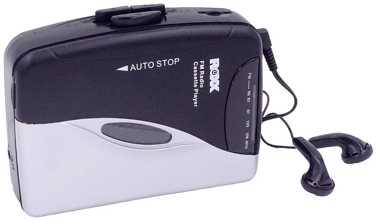 Kompakter Kassettenrecorder mit FM-Radiofunktion und schwarzen Ohrhörern. Ideal für Musikliebhaber und Retro-Technik-Enthusiasten.