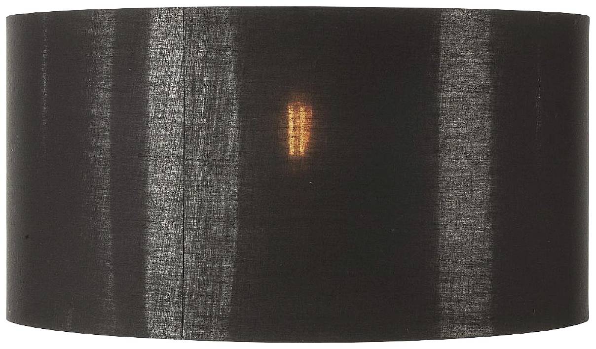 Eine schwarze zylindrische Lampe mit einem warmen orangefarbenen Lichtschein in der Mitte.