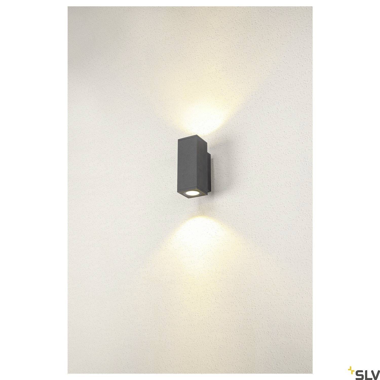 Wandleuchte mit modernem Design, rechteckig und dunkel, strahlt Licht nach oben und unten.