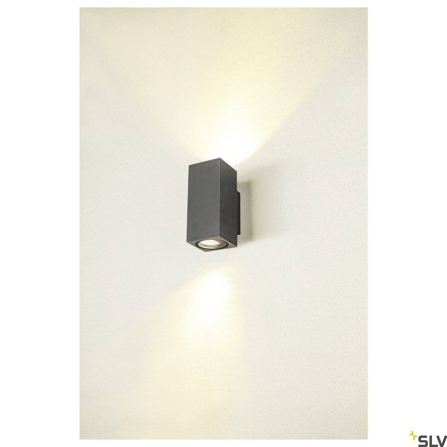 Eine schwarze, rechteckige Wandleuchte mit zwei Strahlern, die sowohl nach oben als auch nach unten Licht an die Wand werfen.