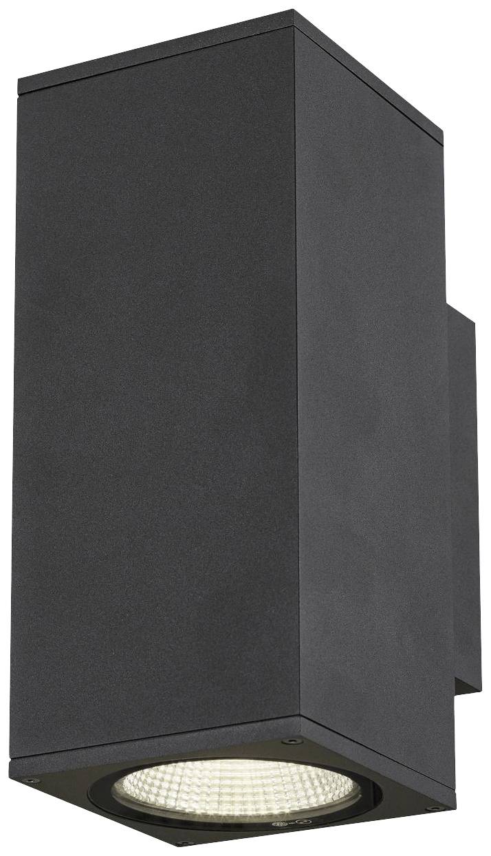 Rechteckige schwarze Außenwandleuchte mit horizontalen Linien und einem nach unten gerichteten Leuchtmittel.