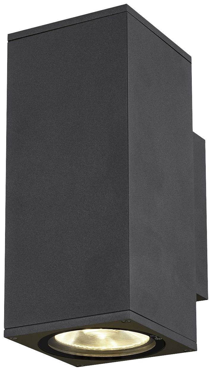 Schwarze, rechteckige Außenwandlampe mit nach unten gerichteter Lichtquelle. Ideal für Außenbeleuchtung an Hauswänden.