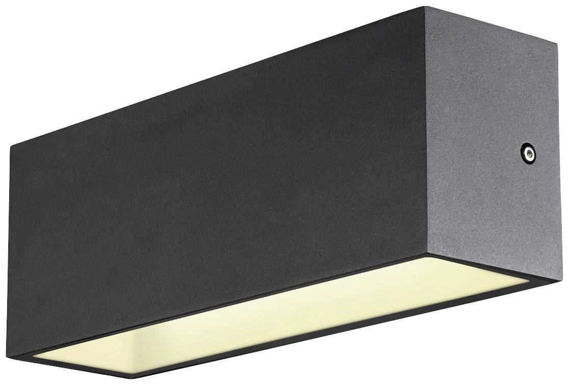 Rechteckige, schwarze Wandleuchte mit einer Lichtöffnung unten, die modernes Design und funktionale Beleuchtung bietet.
