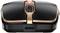 Schwarze Computermaus mit bronze Details, sichtbarem Scrollrad und USB-C-Anschluss, von vorn fotografiert.