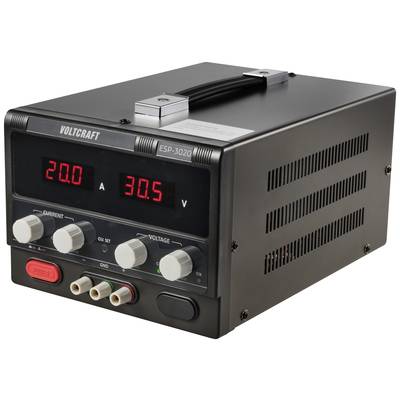 Schwarzes Netzteil Voltcraft ESP-3020 mit Digitalanzeige zeigt 20 A und 30,5 V. Mehrere Knöpfe zur Einstellung von Stromstärke und Spannung.