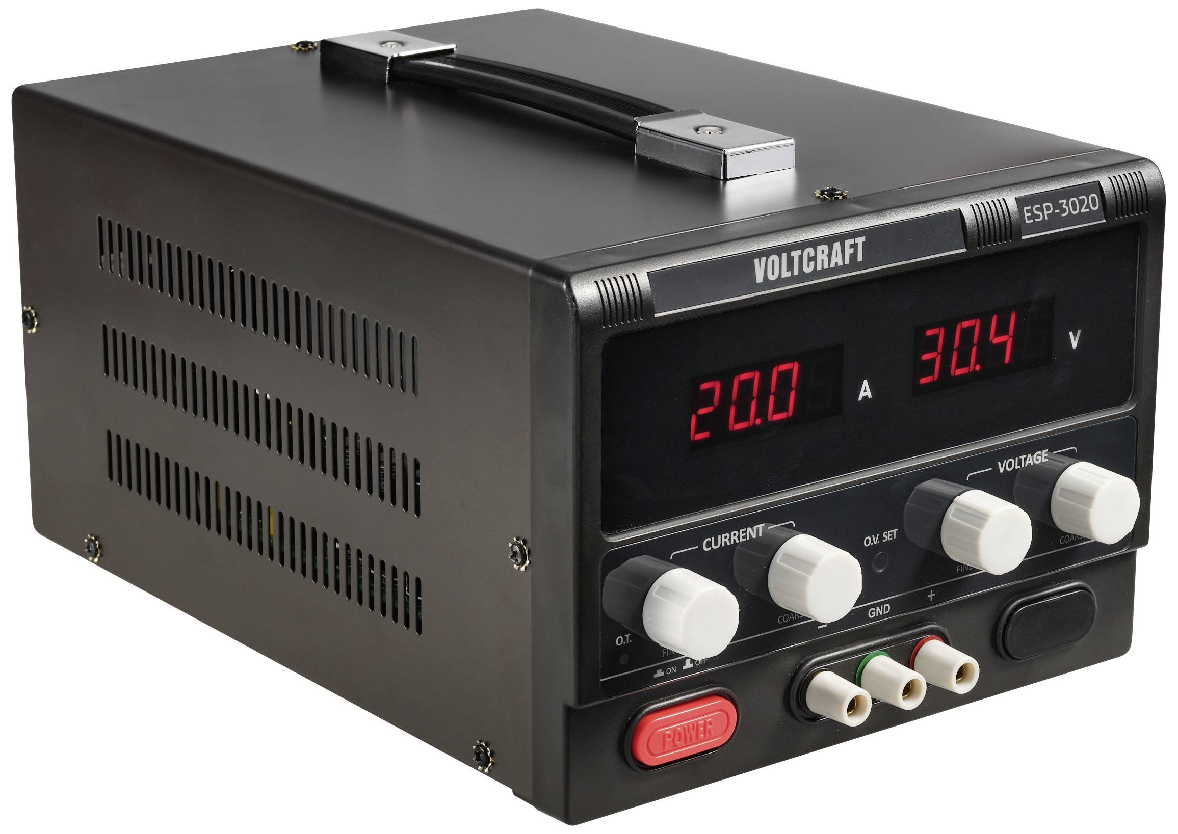 Netzgerät mit digitaler Anzeige zeigt 20,0 Volt und 30,4 Ampere. Drehknöpfe zur Einstellung von Stromstärke, Spannung, On/Off-Knopf.