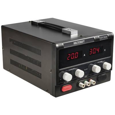 Netzgerät mit digitaler Anzeige zeigt 20,0 Volt und 30,4 Ampere. Drehknöpfe zur Einstellung von Stromstärke, Spannung, On/Off-Knopf.