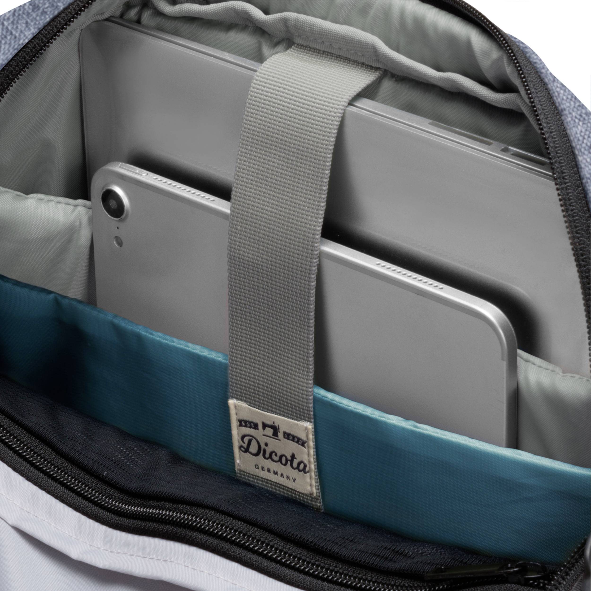 Eine geöffnete Tasche zeigt ein Tablet und einen Laptop im Hauptfach. Eine graue Schlaufe hält die Geräte.