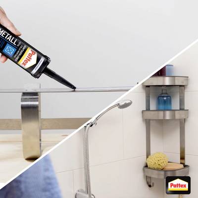 'Mann wendet Pattex-Kleber im Badezimmer an, um Metallhalterung zu befestigen. Regal mit Duschutensilien im Hintergrund.'