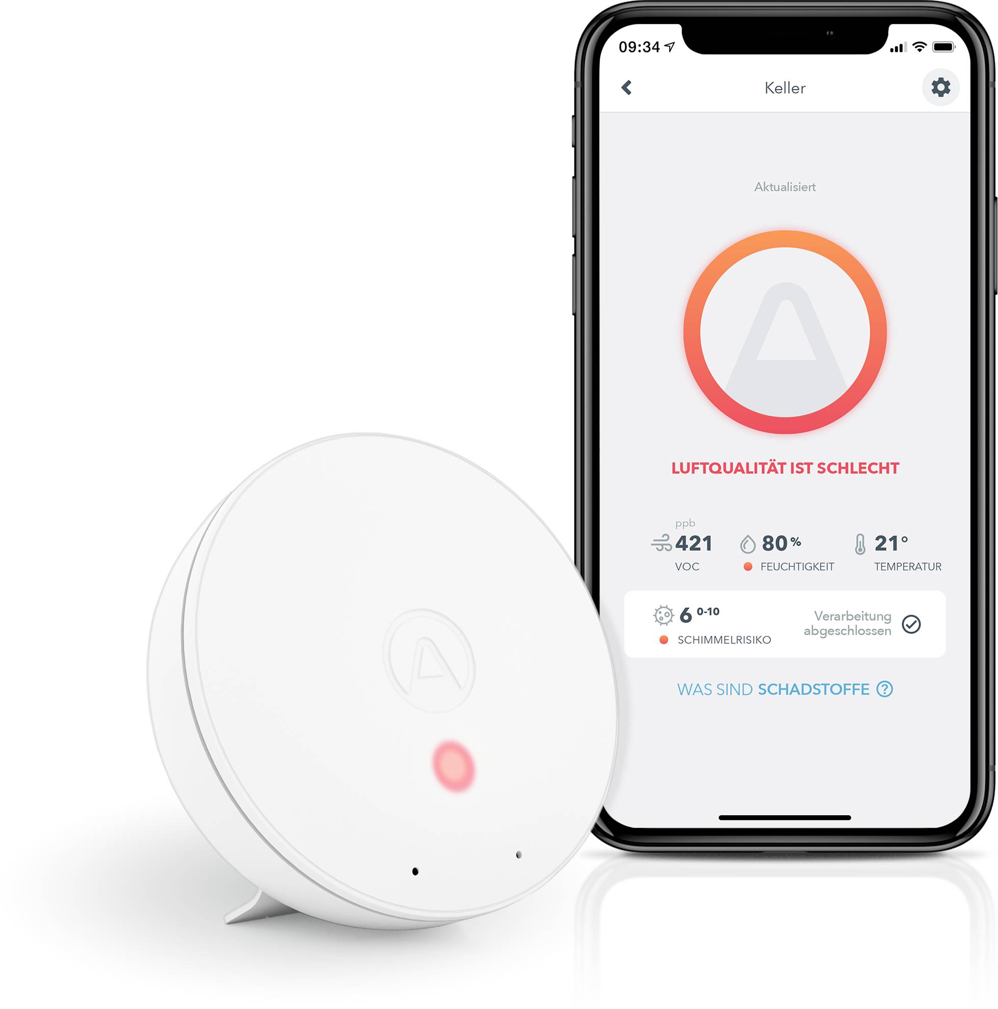 Runder Luftqualitätsmonitor zeigt schlechte Luftqualität. Smartphone-App daneben zeigt 'Luftqualität ist schlecht' bei 80% Feuchtigkeit.