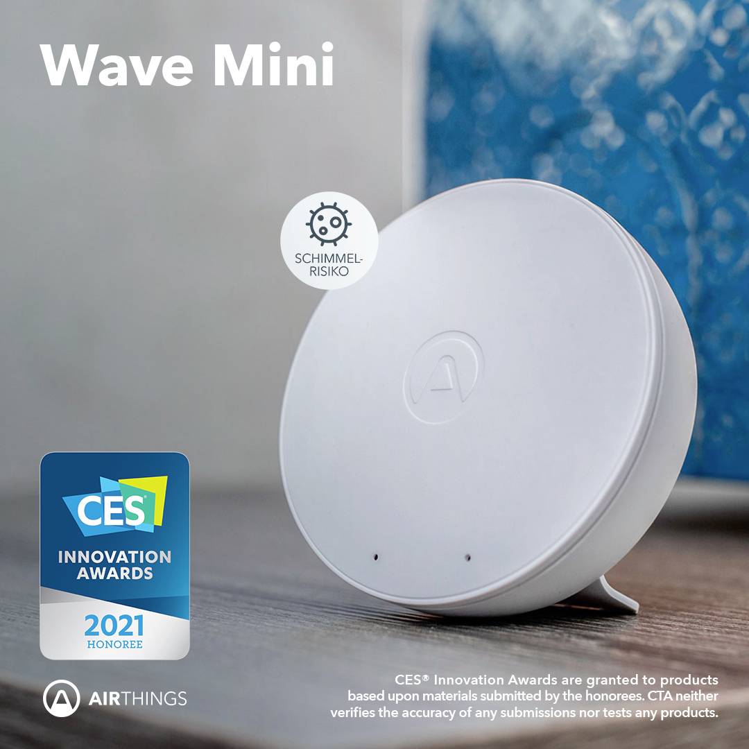 Das Bild zeigt den Luftsensor 'Wave Mini' von Airthings, der das Schimmelrisiko misst. Er ist als CES 2021 Innovationspreisträger ausgezeichnet.