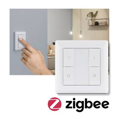 Eine Hand betätigt einen Wandschalter. Der Schalter ist Zigbee-kompatibel. Im Hintergrund ist ein beleuchtetes Wohnzimmer zu sehen.