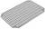 Eine rechteckige Metallplatte mit einem Gitter aus gleichmäßig verteilten, quadratischen Löchern.