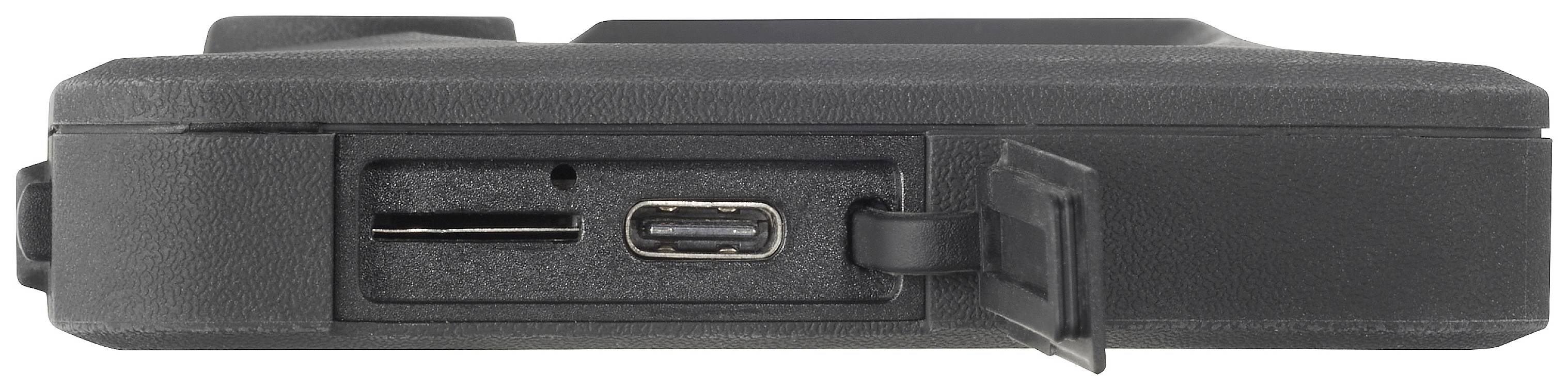 Nahaufnahme eines elektronischen Geräts, mit offenem Klappdeckel, zeigt einen SD-Kartensteckplatz und einen USB-C-Anschluss.