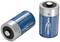 Zwei blaue Lithium-Batterien der Marke im Bild. Eine steht aufrecht, die andere liegt. Beide tragen die Aufschrift 'Lithium Battery'.