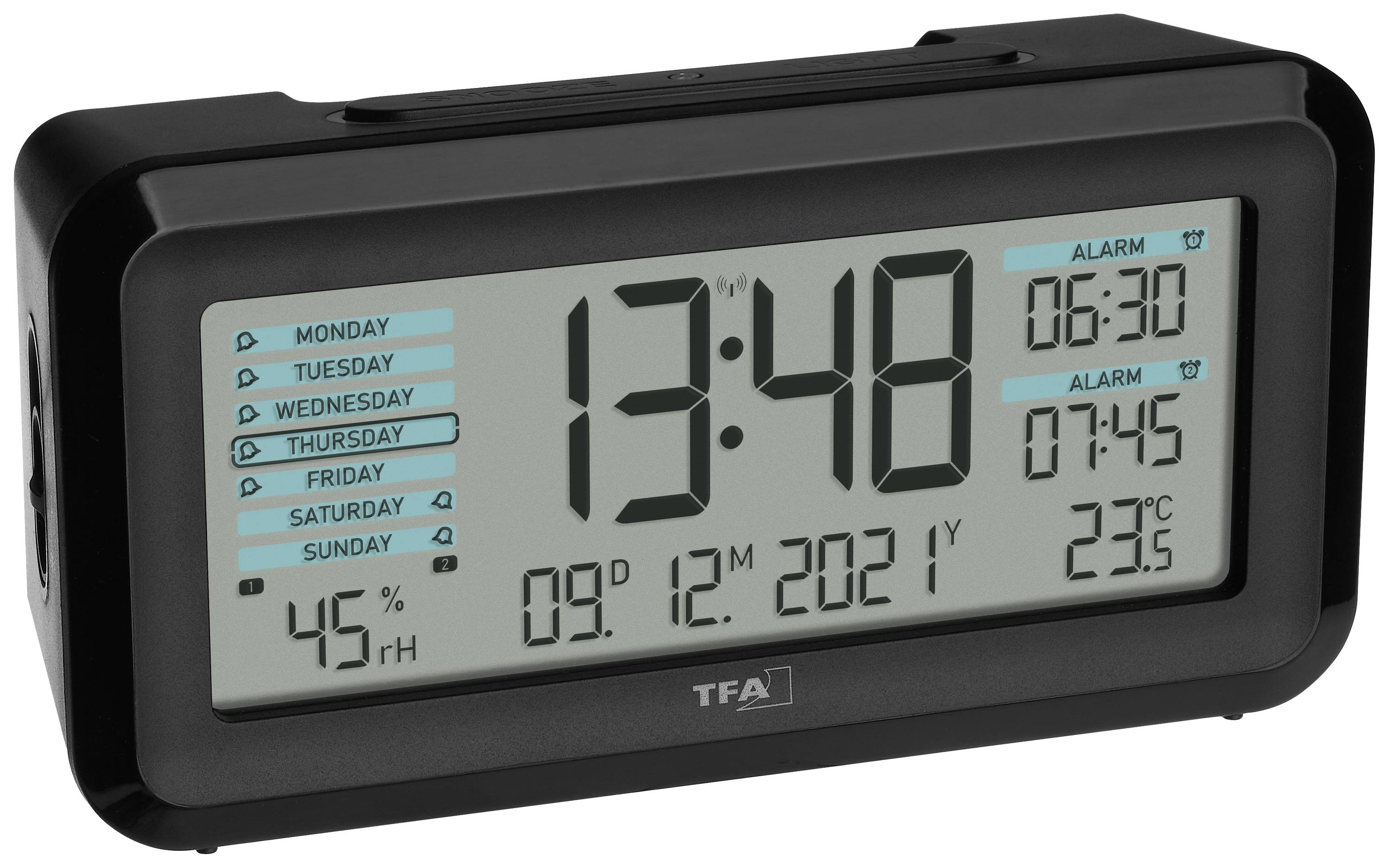 Digitaluhr mit großem Display zeigt die Zeit 13:48, Datum 09.12.2021, Temperatur 22°C, Luftfeuchtigkeit 45%, zwei Alarmeinstellungen sichtbar.