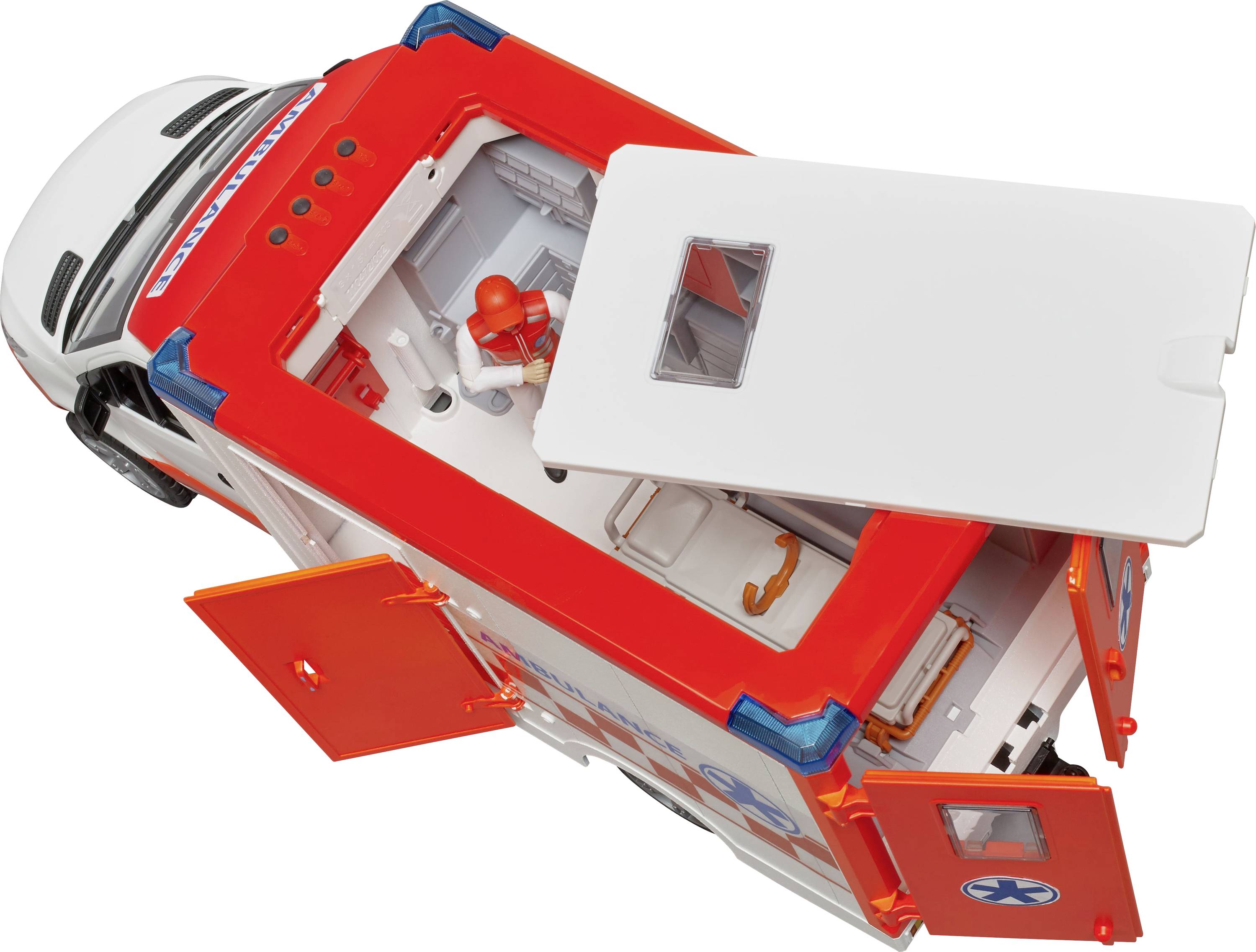 Ein Spielzeugkrankenwagen mit geöffneten Seiten- und Hintertüren. Ein Puppenfigur mit Helm sitzt im Inneren des Krankenwagens.