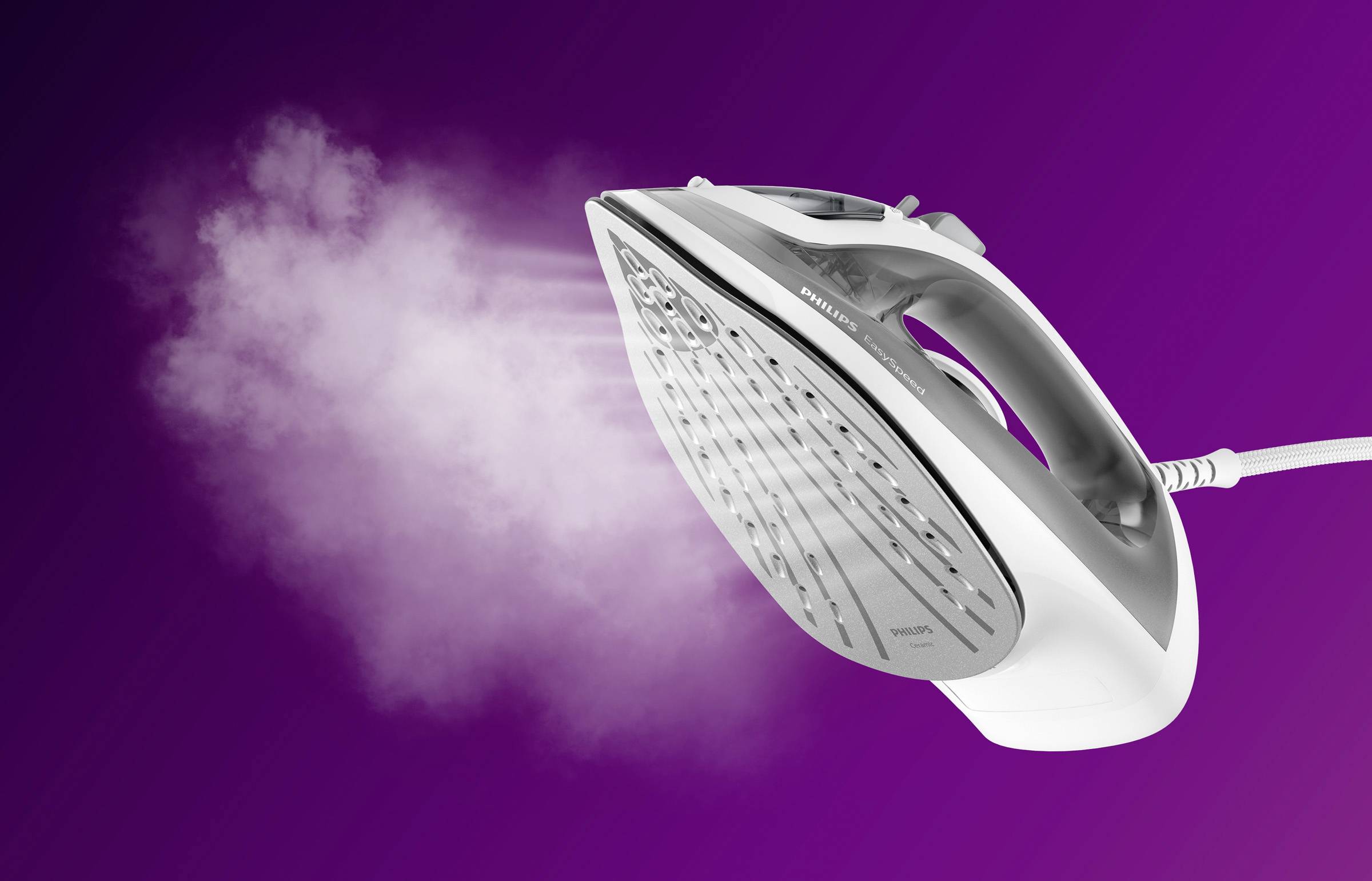 Ein Dampfbügeleisen stößt Dampf aus; lila Hintergrund.