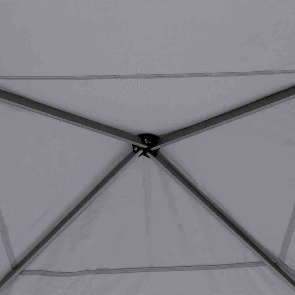 Das Bild zeigt die Innenseite eines grauen Zeltdachs mit kreuzförmiger Stangenstruktur zur Stabilisierung.