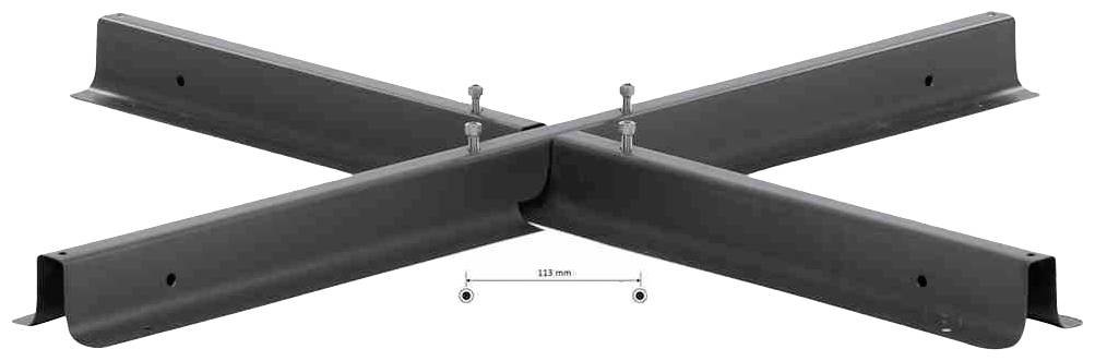 Metallische Kreuzverbindung mit Schrauben, die zwei Balken verbindet. Abstand zwischen Schrauben: 128 mm.