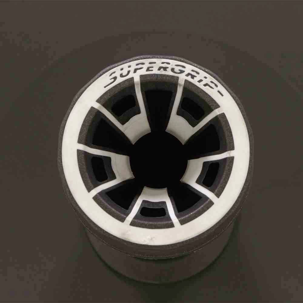 Eine schwarze und weiße Radrolle mit der Aufschrift 'SUPERGRIP'.