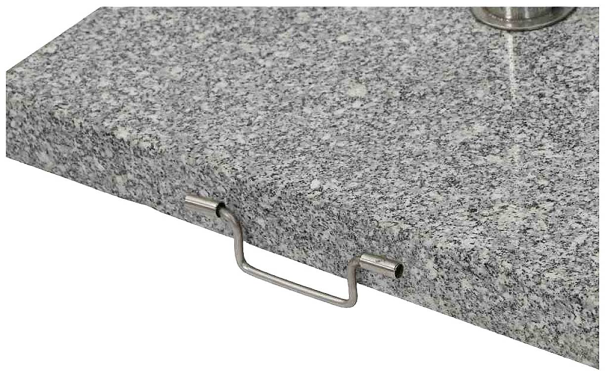 Graue, gesprenkelte Granitplatte mit einem metallischen Griff an der Seite. 
