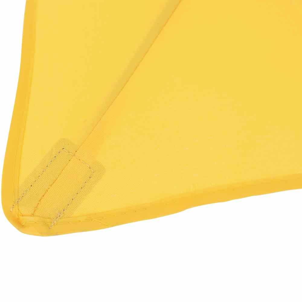 Gelbe Kante eines Segels mit verstärkter Naht in der Ecke sichtbar, typisches Merkmal eines Sonnensegels oder Windschutzes.