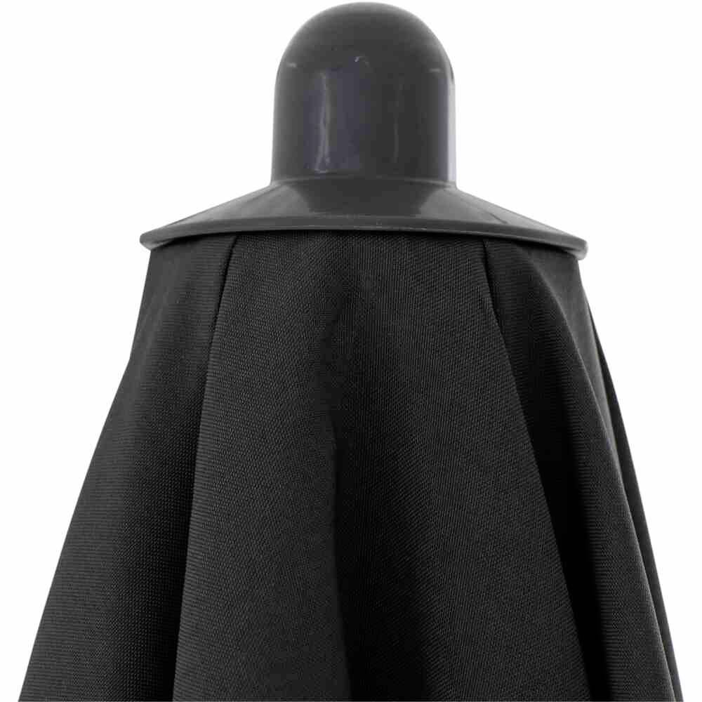 Grauer Kleiderbügel-Kopf mit schwarzem Stoff, der den Haken verdeckt. Der Stoff fällt gleichmäßig nach unten. Dekorativer Zweck.