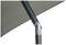 Ein Sonnenschirm mit grauer Abdeckung zeigt den Gelenkmechanismus des Ständers, der den Winkel des Schirms einstellen lässt.