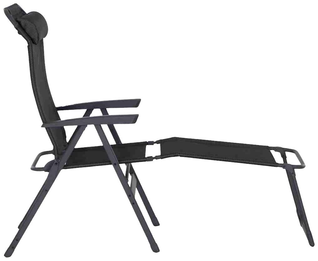 Schwarzer, faltbarer Liegestuhl mit Armlehnen und verstellbarer Rückenlehne, für den Außenbereich geeignet.