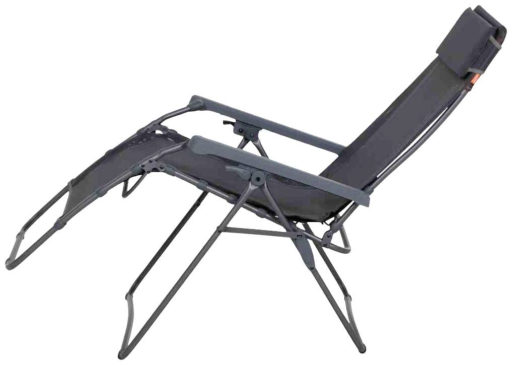 Ein zusammenklappbarer Gartenstuhl in Schwarz mit verstellbarer Rückenlehne und Armlehnen. Ideal für den Außenbereich.