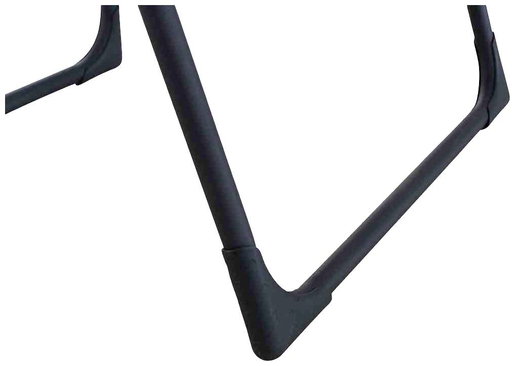 Schwarzes, rechteckiges Metallgestell in Nahaufnahme, zeigt die untere Ecke eines Möbelstücks oder Objekts, Detailansicht.