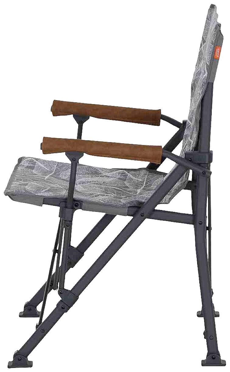 Klapptstuhl aus Metall mit grauem Sitz und braunen Armlehnen, seitlich gezeigt.