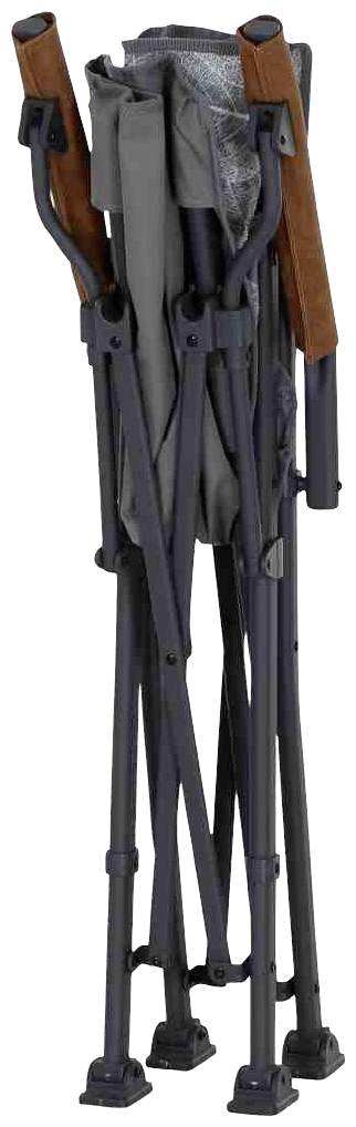Zusammengeklappter, tragbarer Klappstuhl in dunkler Farbe mit braunen Griffen. Ideal für Camping oder Outdoor-Aktivitäten.