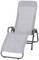 Ein grauer Liegestuhl mit Metallgestell, geeignet für den Außenbereich. Der Stuhl hat Armlehnen und ist verstellbar.
